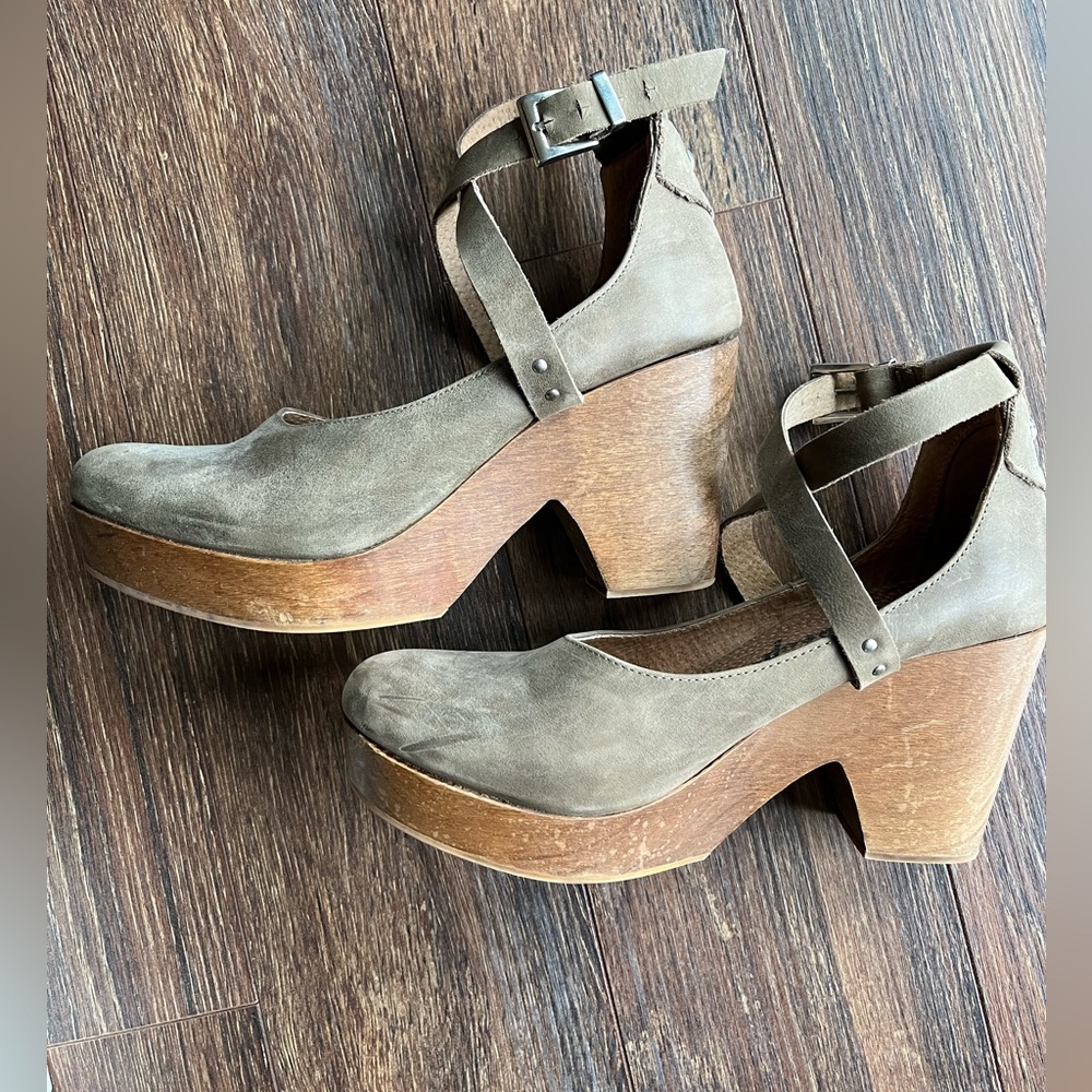 Free People Buena Vista Wooden Heeled Clog Size 39/8.5 or 9.